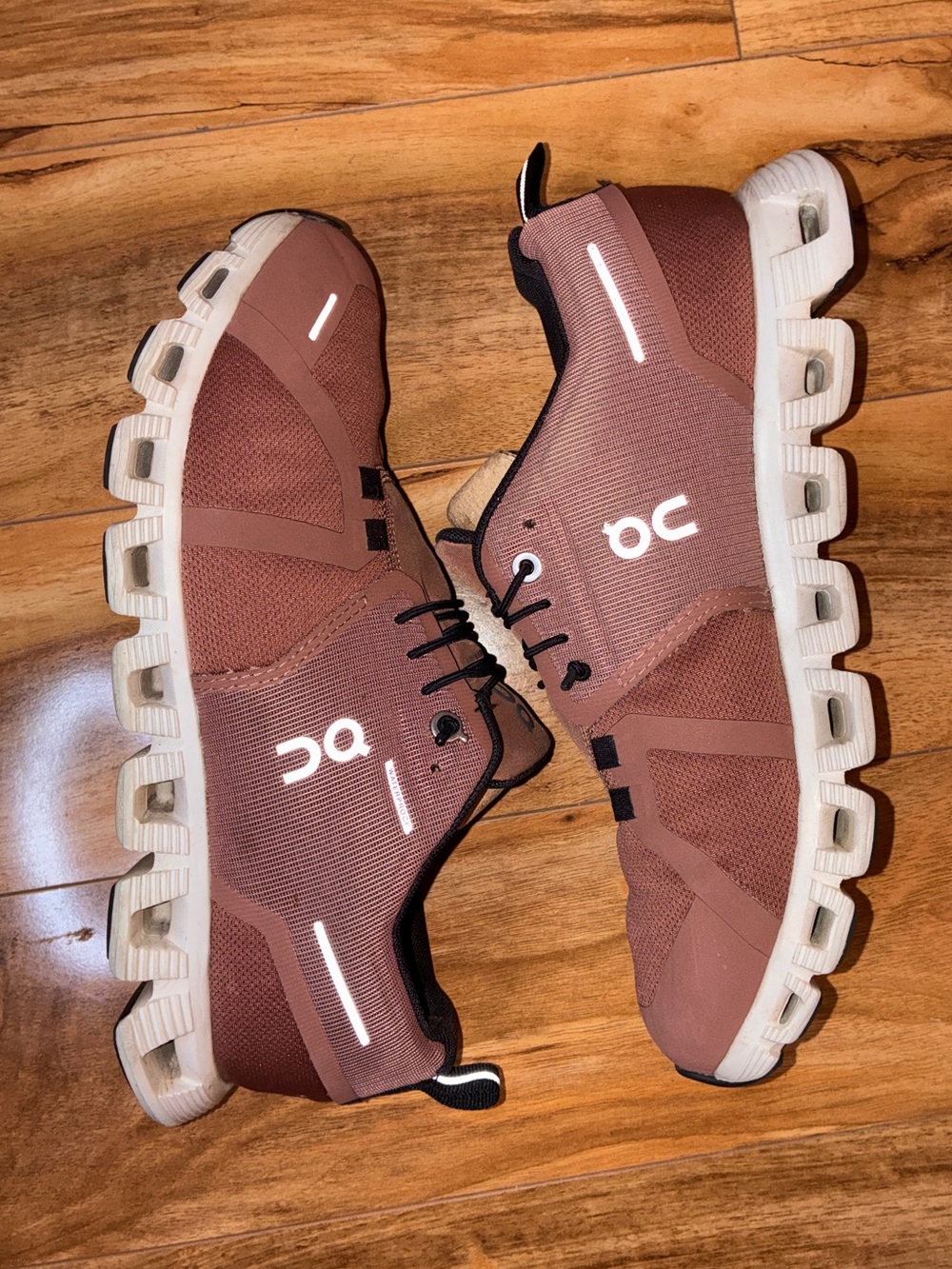 On Running Women's Athletic Shoes in Dusty Rose and White - Picture 8 of 10